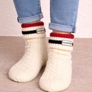 HUNTER Women’s Sipper Socks OSFM Fuzzy Cozy Warm Non Slip Grippers Cream NWT